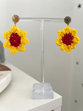 Load image into Gallery viewer, Flores en Crochet
