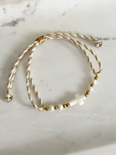 Load image into Gallery viewer, Cruz en Nácar - Hilo
