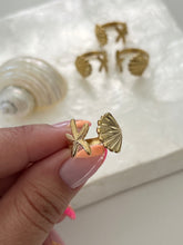 Load image into Gallery viewer, Seashell &amp; Starfish Ring
