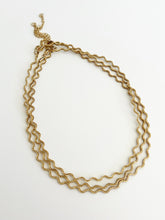 Load image into Gallery viewer, Wavy Chain Choker
