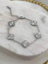 Load image into Gallery viewer, Silver Clover Bracelet
