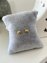 Load image into Gallery viewer, Concha - Studs
