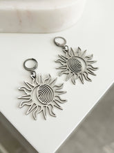 Load image into Gallery viewer, Sol Plata - Earrings
