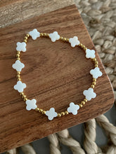 Load image into Gallery viewer, Cloverys
