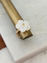 Load image into Gallery viewer, White Flower Ring

