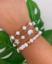 Load image into Gallery viewer, Pearls Bracelets

