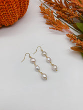 Load image into Gallery viewer, Tres Perlas
