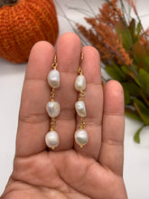 Load image into Gallery viewer, Tres Perlas
